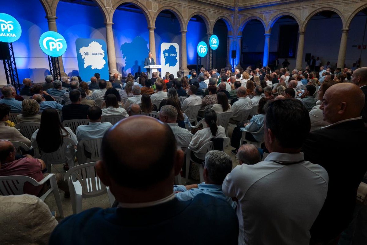 AlfonsoRuedaGal's tweet photo. Hoxe, na Xunta Directiva do @ppdegalicia, marcamos a prioridade para os próximos dous meses: traballar para cambiar España. Haberá tempo para o noso Congreso. Agora toca percorrer Galicia e gañar a confianza dos galegos. Galicia será o motor do cambio. https://t.co/KZJA97Xjpm