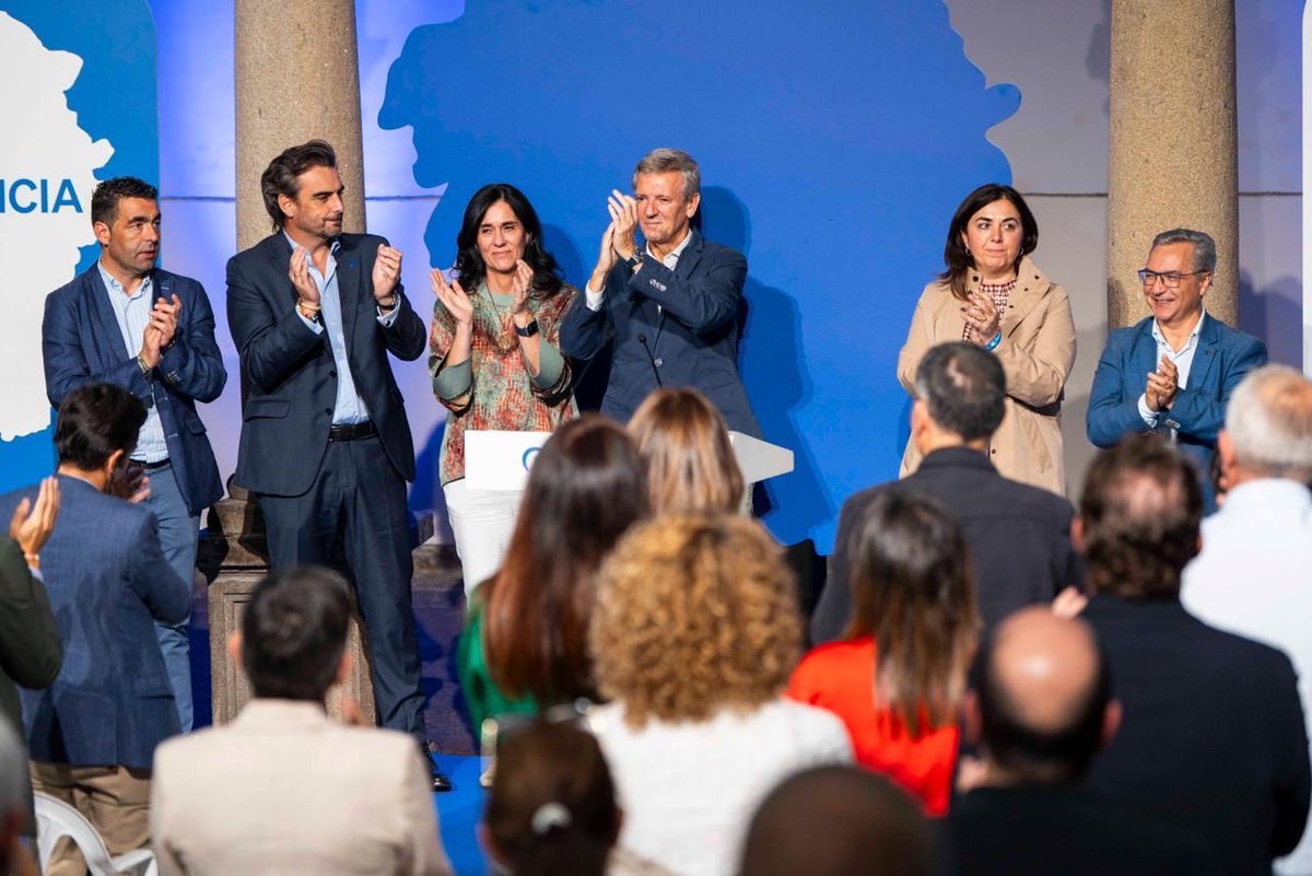 AlfonsoRuedaGal's tweet photo. Hoxe, na Xunta Directiva do @ppdegalicia, marcamos a prioridade para os próximos dous meses: traballar para cambiar España. Haberá tempo para o noso Congreso. Agora toca percorrer Galicia e gañar a confianza dos galegos. Galicia será o motor do cambio. https://t.co/KZJA97Xjpm