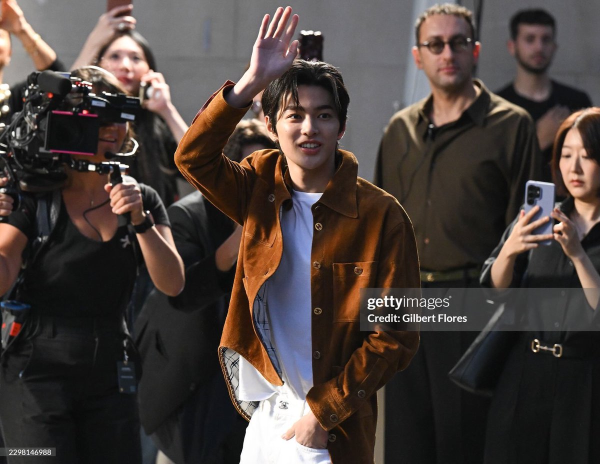 wonykh's tweet photo. @KH_CN_fanbase @CHANEL CHANEL and KEONHO create an elevated fashion moment
 
KEONHO AT CHANEL PFW
 
#KEONHOxCHANELSS27
#CHANELSpringSummer
#KEONHO @CHANEL @cortis_bighit https://t.co/1tEGL8kK0M