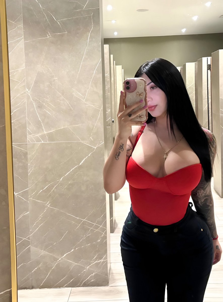 Antolbbs's tweet photo. Amo mucho como me queda el rojo❤️🥰 https://t.co/1hY1AiF3HS