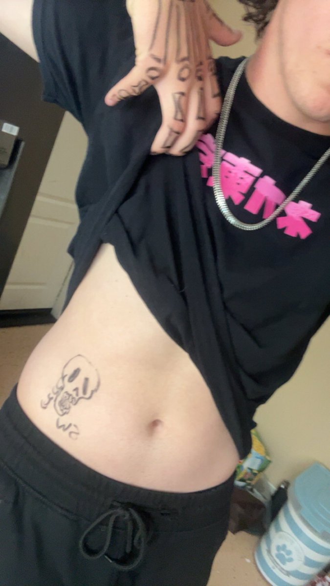 ShadowXrises's tweet photo. Sharpie fun

bored af and got work in 3 hours, hmu? 
#bored #sandiego #socal #poway #kinky #fun #work #faketattoos https://t.co/4n7Vow3Ycg