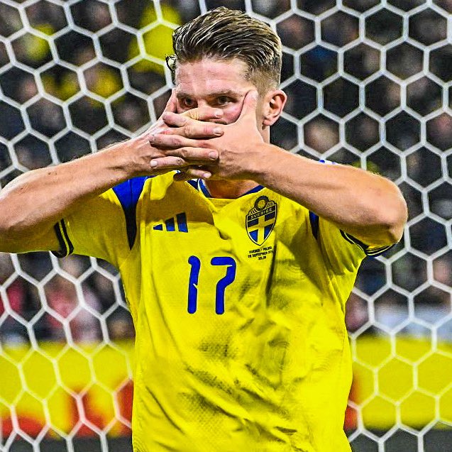 eurofootcom's tweet photo. 🚨🇸🇪 Viktor Gyökeres (28) has scored in four consecutive matches for Sweden! 😳

⚽️ vs Romania
⚽️ vs Poland
⚽️ vs Bosnia
⚽️ vs Romania

Graham Potter has him scoring. 👏 https://t.co/NnIz37ILFK