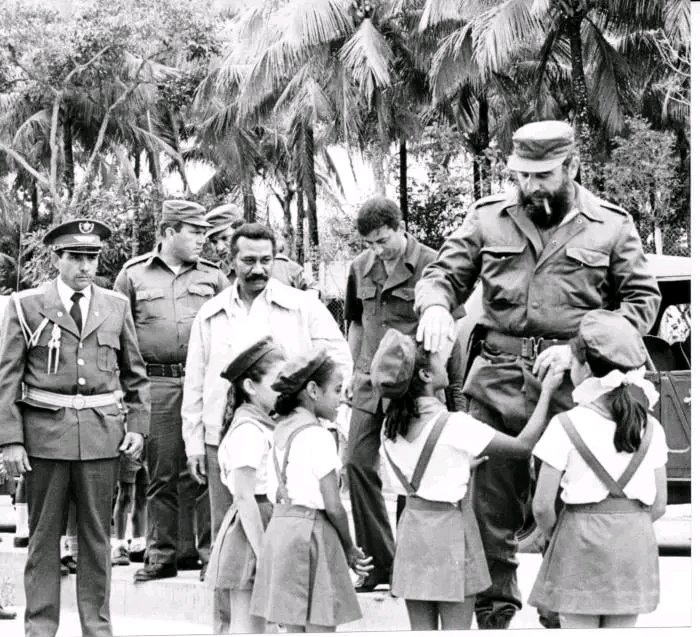 LastunasCo89617's tweet photo. #Fidel: “(…) los pioneros de hoy son los jóvenes comunistas de mañana y los pioneros de hoy serán los futuros militantes del Partido Comunista de Cuba..."
@Elecciones_Cuba
@AlinaCENCuba https://t.co/DXltZDvnXY
