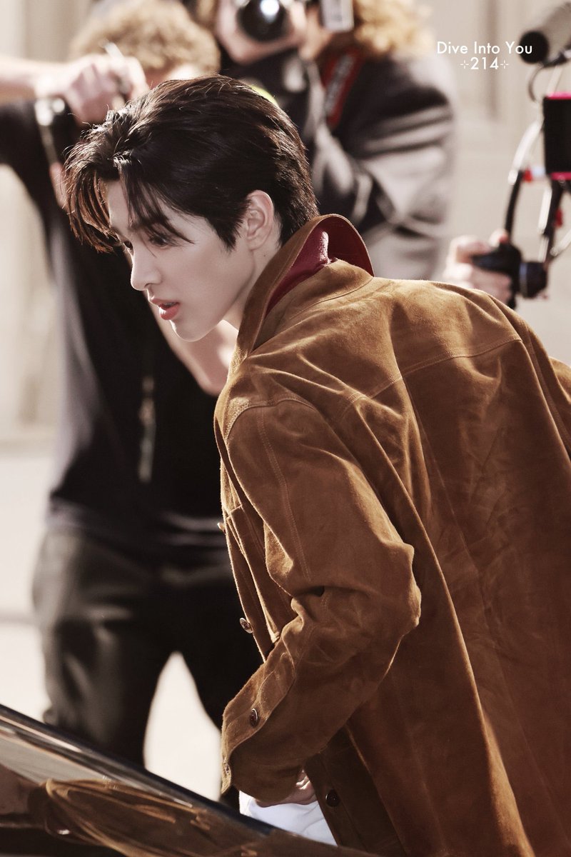 keoncats's tweet photo. #건호 #KEONHO: the prince of chanel https://t.co/yxWjLs1GNi