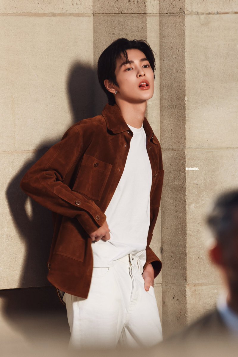 keoncats's tweet photo. #건호 #KEONHO: the prince of chanel https://t.co/yxWjLs1GNi