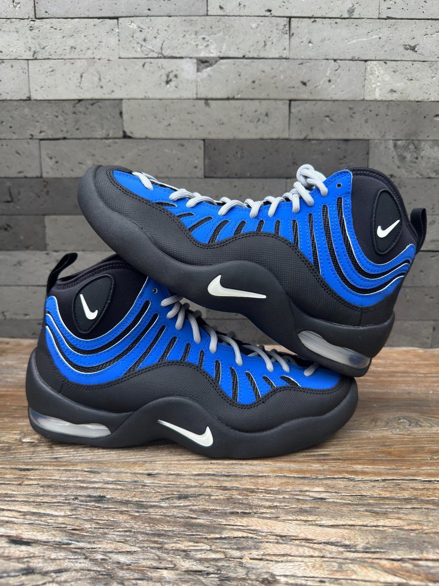 JustFreshKicks's tweet photo. Nike Air Bakin “Varsity Royal” drops next month 🖤💙

• November 12th
• $170 https://t.co/ZsI4TfoD5A