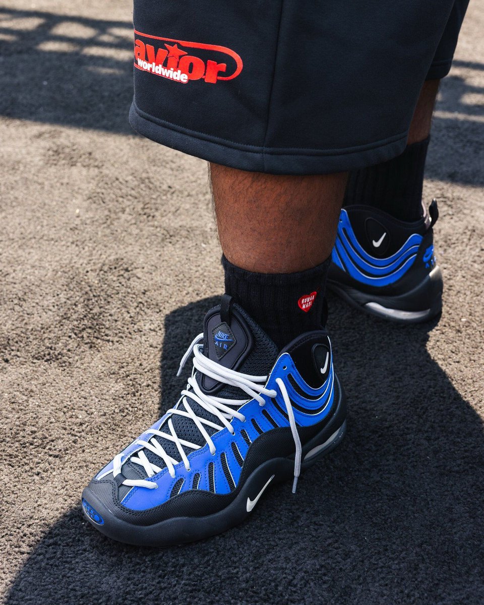 JustFreshKicks's tweet photo. Nike Air Bakin “Varsity Royal” drops next month 🖤💙

• November 12th
• $170 https://t.co/ZsI4TfoD5A