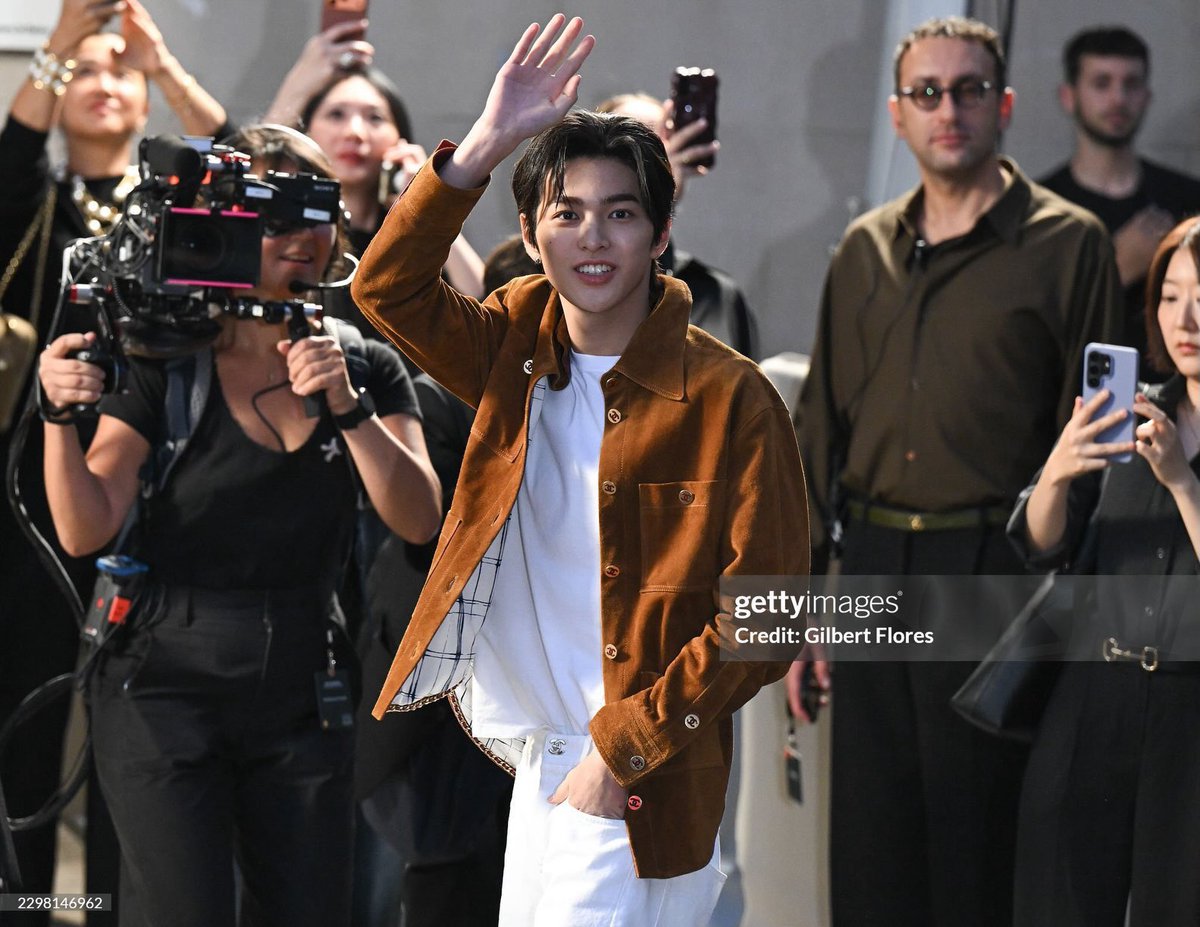 wonykh's tweet photo. CHANEL and KEONHO should do a full campaign together

KEONHO AT CHANEL PFW

#KEONHOxCHANELSS27
#CHANELSpringSummer
#KEONHO @CHANEL @cortis_bighit https://t.co/TnGoSGKeAI