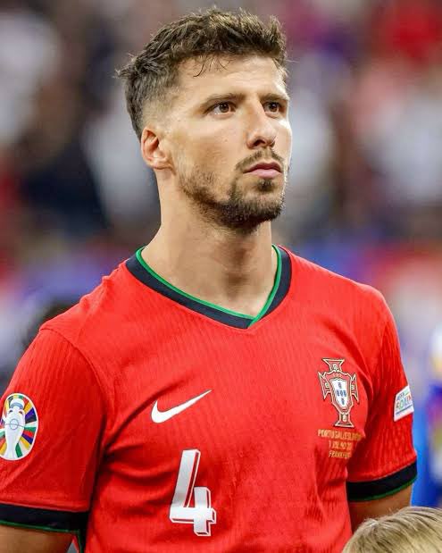 CristianoXtra_'s tweet photo. 🚨 Ruben Dias unfollowed Cristiano Ronaldo on Instagram. 💔 https://t.co/7TSq1Ocboz