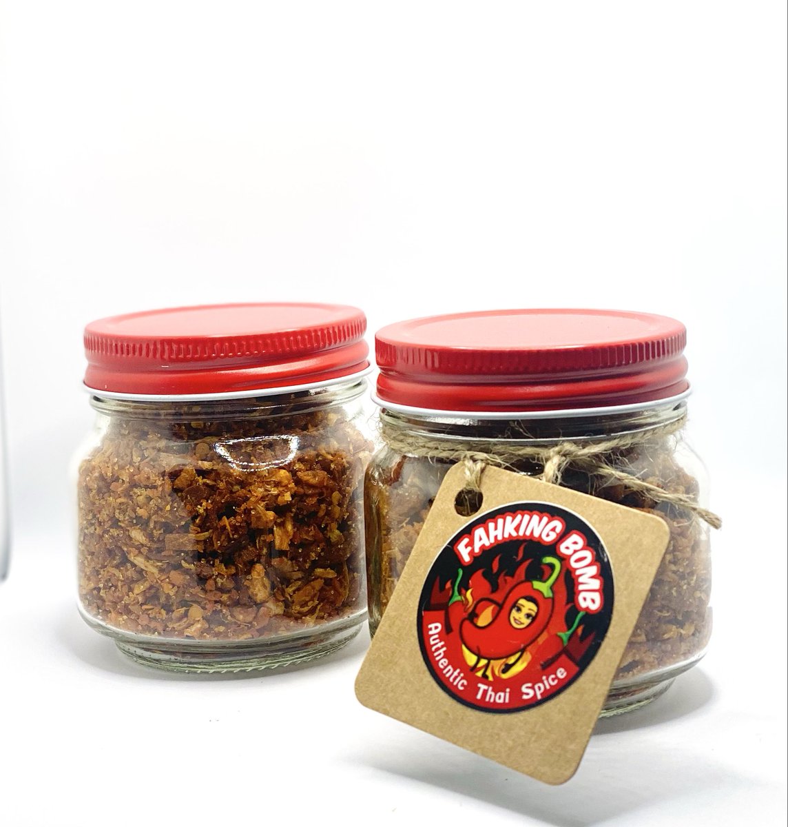 piangfa's tweet photo. 🔥 X MONEY DROP 🔥

Pay with X Money → FREE shipping anywhere in the US 🇺🇸

Fahking Bomb is Thai chili heat, made small-batch in Sausalito 🌶️
Spoon it on eggs, noodles, rice, pizza, tacos. Everything gets better.

Your kitchen deserves a little danger 😈

First X Money orders get it first. Who's in? 👇

#FAHKINGBOMB 💣#XMoney 💲