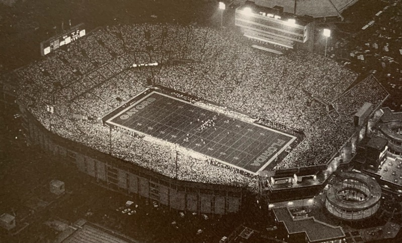 HighPrairieFarm's tweet photo. OTD Oct. 24, 1992. Chomp. Before 84,476 at Ben Hill Griffin Stadium, Howard Schnellenberger &amp; Cardinals fall to Steve Spurrier's #20 Florida Gators 31-17. Jeff Brohm w/245 yards passing, including 14-yard TD toss to brother Greg. Gators win SEC East, finish w/Top 10 ranking. https://t.co/Ac6jAlVKBt