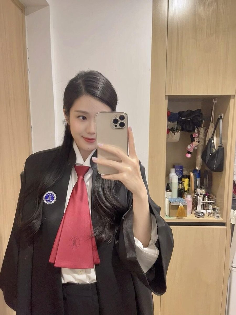 pinki6dc's tweet photo. 来给你们看开庭皮肤，律师袍陪公主头，不知道好看��？主要是想吸引到别人多注意注意我，哈哈。。。。。。 https://t.co/pfWXWDcDfz