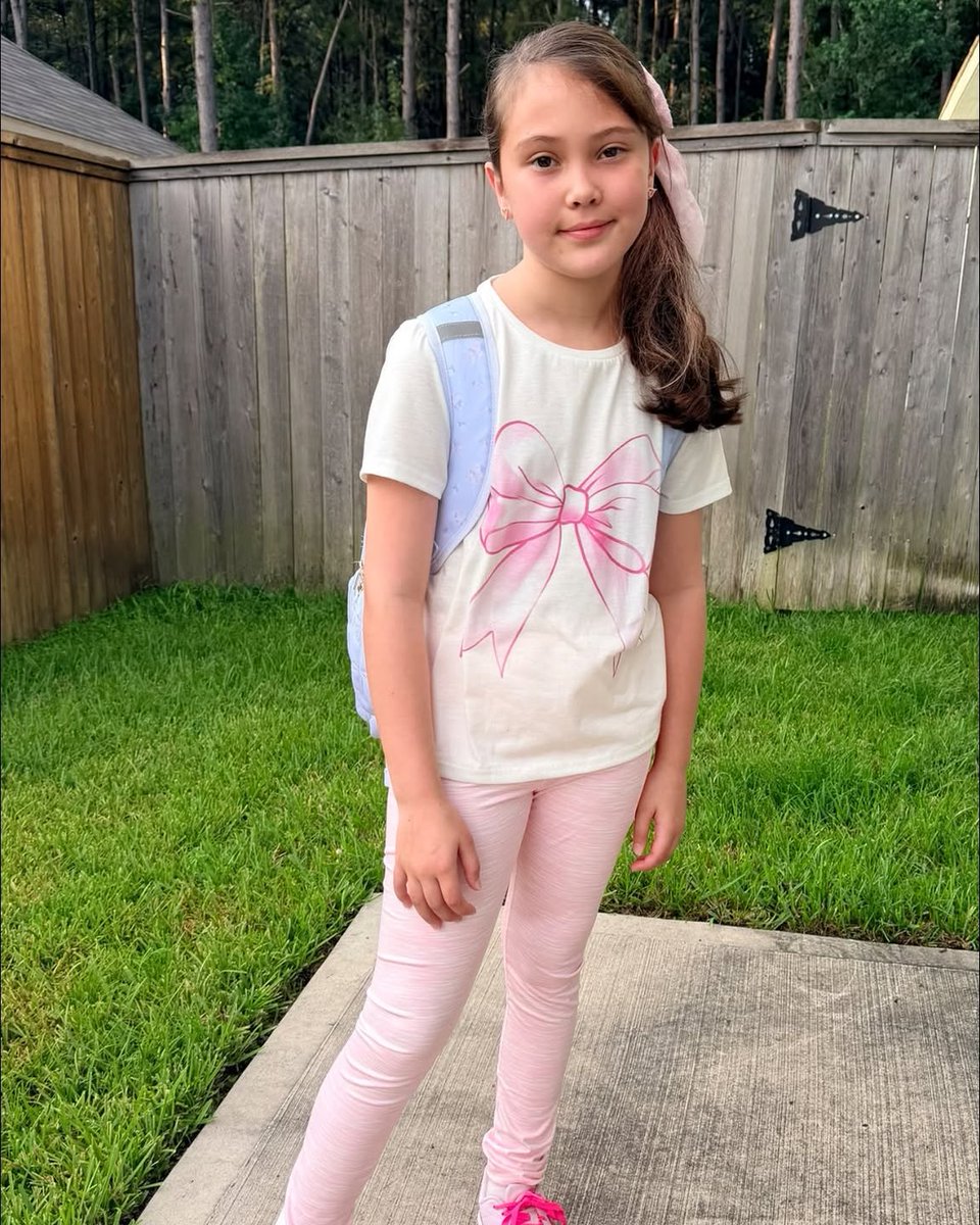 lucascriollo's tweet photo. OOTD: Pink Girl Edition

Backpack, bows, and pink sneakers on. She’s ready for another day. Still wondering how she got so big so fast. Little miss pink has entered the chat. https://t.co/pdXCvY2xE0