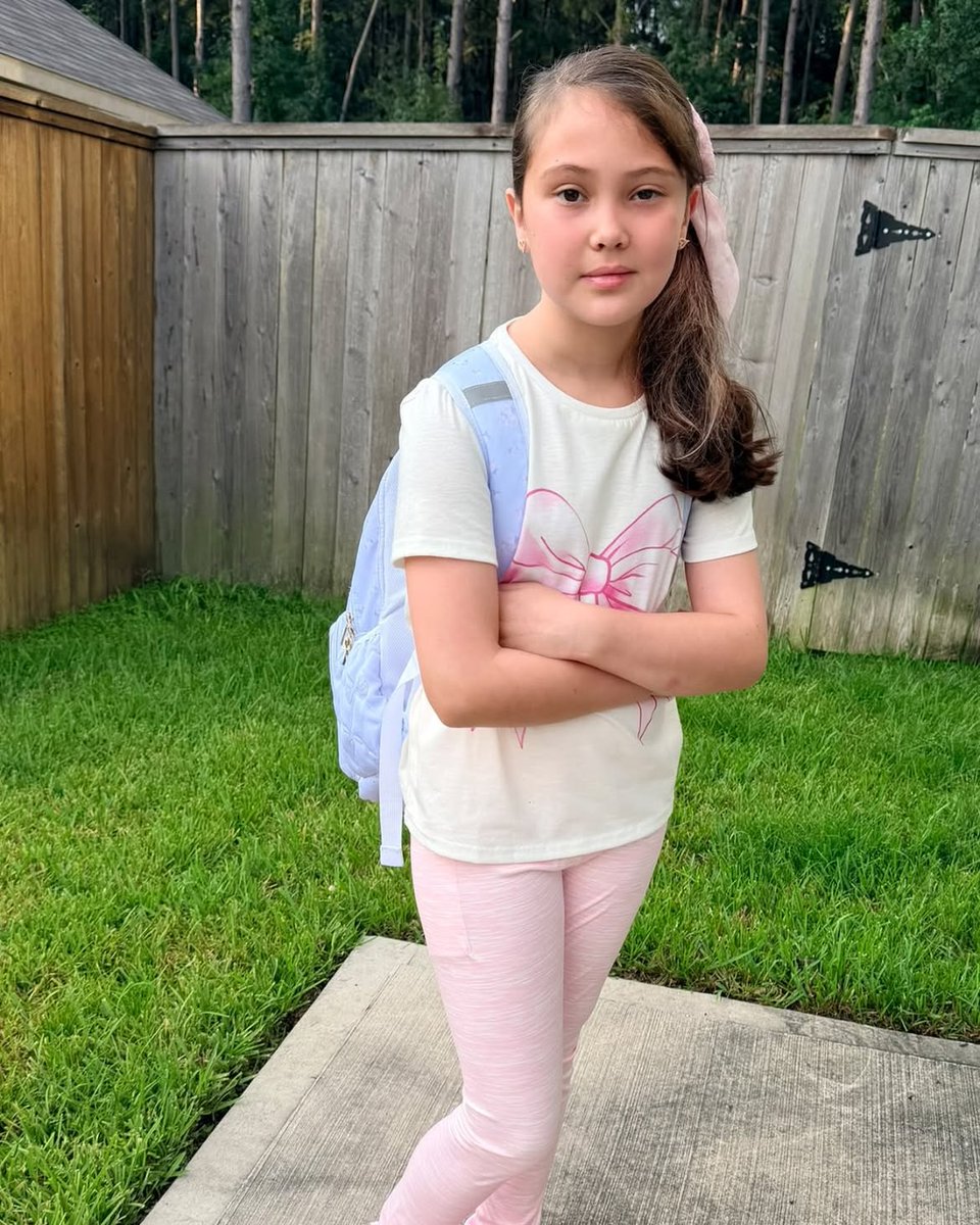 lucascriollo's tweet photo. OOTD: Pink Girl Edition

Backpack, bows, and pink sneakers on. She’s ready for another day. Still wondering how she got so big so fast. Little miss pink has entered the chat. https://t.co/pdXCvY2xE0