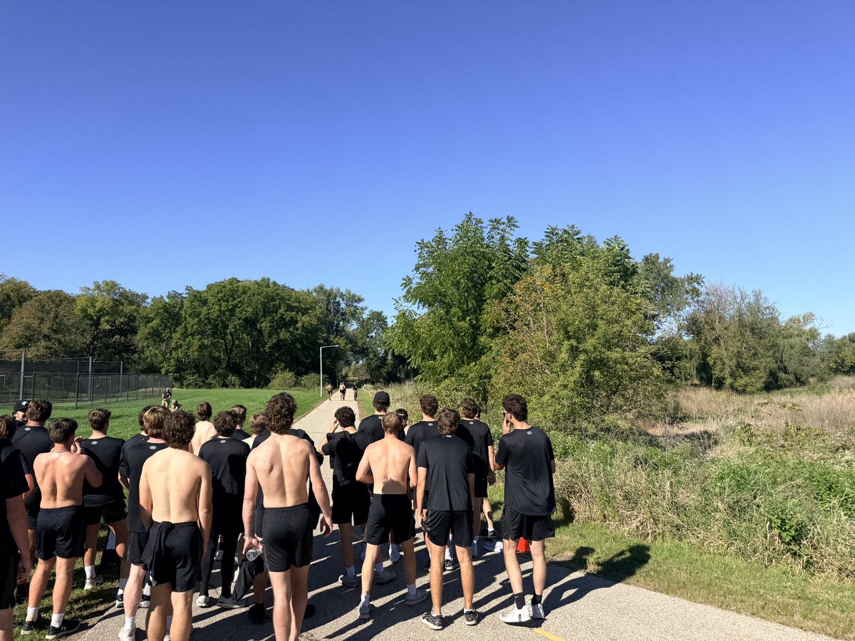 euEagleBaseball's tweet photo. Fun day working on leadership, communication and trust! Thank you to the Wisconsin Army National Guard for having us today! #EagleUp🦅⬆️ #WINToday @edgewoodeagles https://t.co/3KUVfdGSpu