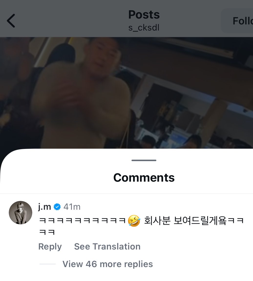 cocojm_0t7's tweet photo. JIMIN LIKED AND COMMENTED UNDER THIS VIDEO 😭

🐥: HAHAHAHAHAHA 🤣 I'll show this to the company staff, haha 

🔗: https://t.co/pyY0ZLZuh8 https://t.co/N0igVc6RC0