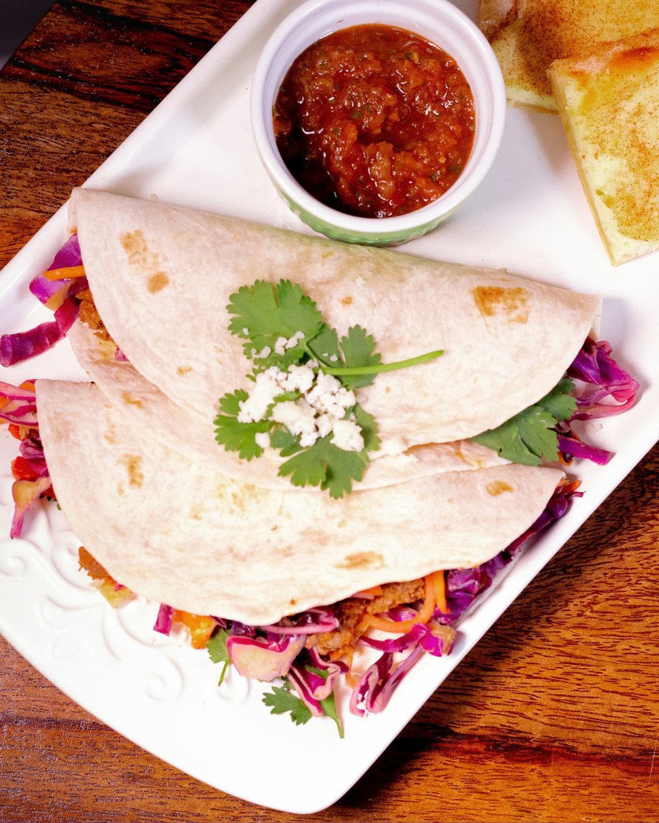 SeattleSutton's tweet photo. We’re sorry we missed Taco Day. But we think our customers will forgive us after tasting this meal (especially that churro cheesecake!)

#seattlesuttons #apologyletter #tacoday #healthyeating #freshmeals #mealdelivery #churrocheesecake https://t.co/tufoGyawya