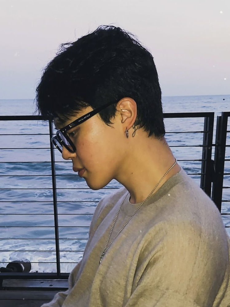 kookminette's tweet photo. the first beach pic jimin posted after getting discharged and the most recent beach pic more than a year later i’m going to cry https://t.co/nBUHwnkjZS