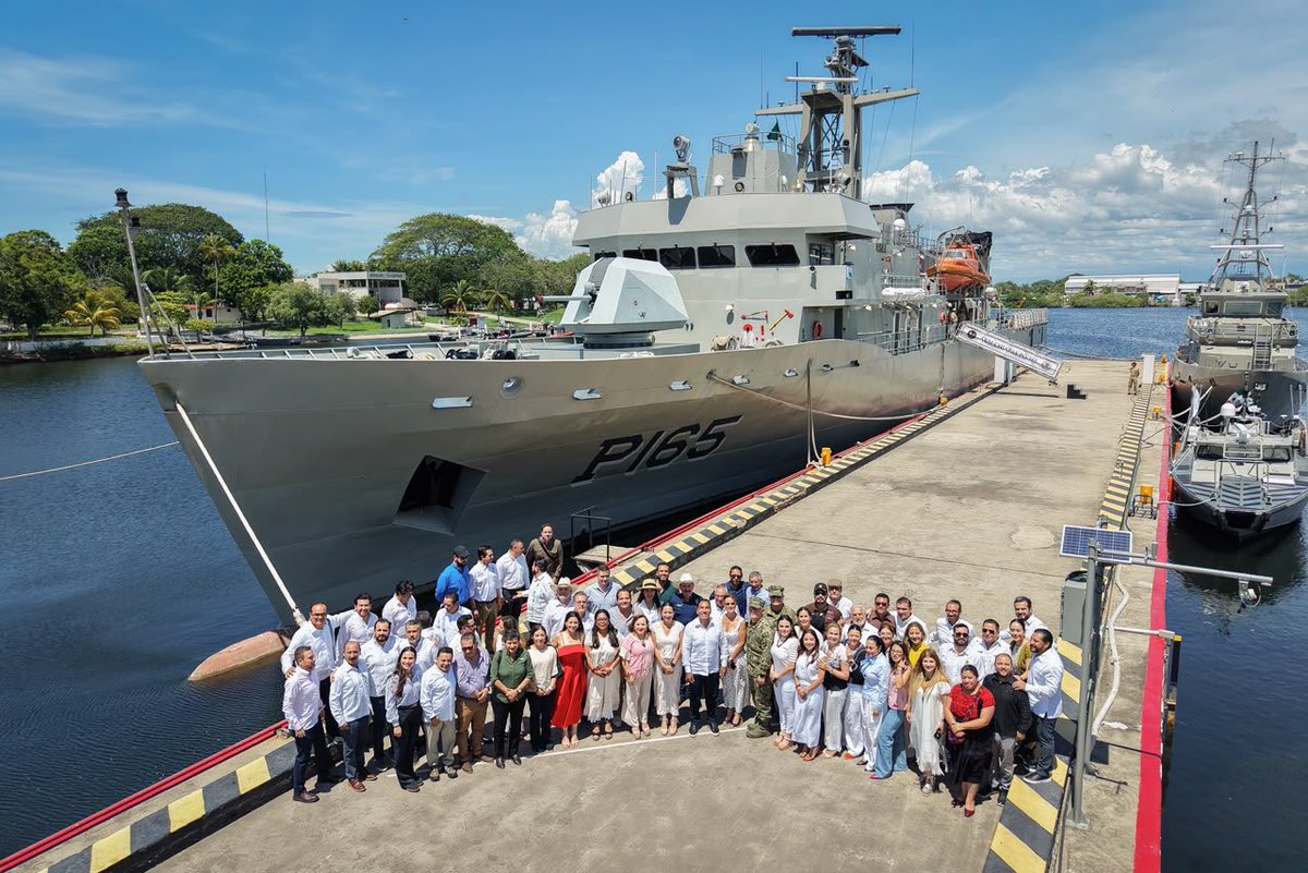ramirezlalo_'s tweet photo. Desde la Vigésima Segunda Zona Naval en Tapachula, sostuve una reunión de trabajo con el Gabinete Legal y Ampliado, donde revisamos pendientes y actualizamos la información que será fundamental para la construcción del Segundo Informe de Gobierno, que presentaré en diciembre.

Siempre procuro llevar estas reuniones a territorio, para mostrar lo extraordinario que es Chiapas. Analizamos a fondo los avances en materia de conservación natural, así como temas prioritarios en educación, salud e infraestructura, y los avances que hemos tenido con el programa "Del Olvido a la Prosperidad", con el que hemos llevado obras a municipios que históricamente habían sido olvidados.

Además, planteamos la organización de las próximas festividades que se llevarán a cabo en nuestro estado, con el objetivo de que todas las familias chiapanecas puedan disfrutarlas en un ambiente de paz, armonía y unidad.