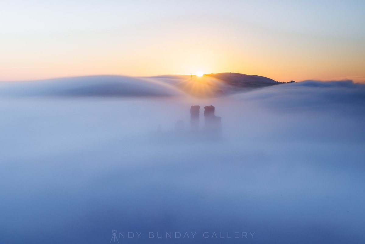 BundayAndy's tweet photo. Finally taking in yesterday’s misty sunrise at Corfe Castle in Dorset. I think this is my favourite: just the towers emerging as the sun rose over the ridge. After so many visits hoping for these conditions, a moment I’ll remember.

#CorfeCastle #LandscapePhotography https://t.co/rBweLkFDJo