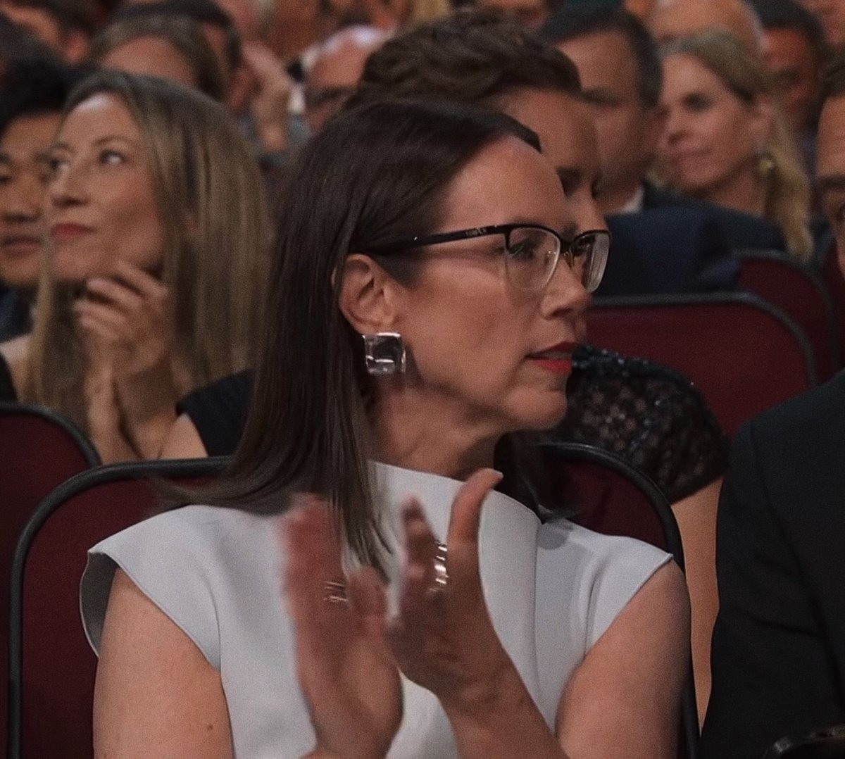 helensorchid's tweet photo. can someone confirm that Miriam shor is a real person? having doubts rn #miriamshor https://t.co/BRoiVRsE00