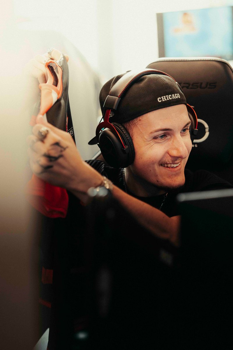 VECTIZZ1's tweet photo. 🚨 C’EST PARTI. 🚨

@shoxCSGO
@Nivera__
@ScreaM_
@KyojinCSGO
@VECTIZZ1 

On débarque en ESEA Advanced avec un objectif très clair :

Faire un max de contenu.
Gagner un max de matchs.
Aller chercher l’ESEA CHALLENGER.
------------------------
Du tryhard.
De l’immersion.
De la grosse communication.
Et surtout, une ambiance de zinzin.

Les best-of vont pleuvoir sur les réseaux et du contenu va pop de partout pendant toute l’aventure.

BON VISIONNAGE. ❤️