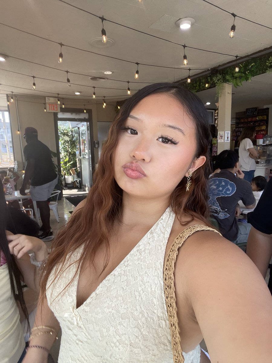 roboxgod222's tweet photo. NEW TO BEING ACTIVE ON TWITTER 😓

looking for moots/friends
₊✩‧₊˚౨ৎ˚₊✩‧₊

18| she/her | single
-reader, gamer, yapper
-roblox, val, rec room, fn, minecraft
- like/repost = mutuals (MDNI) 

#moothunt #promotwt #gamingtwt https://t.co/SZbdr73d3P