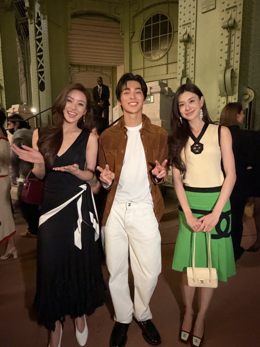LenaMiu_CH3's tweet photo. PRINTEMPS ÉTÉ 2027

#CHANELSpringSummer #CHANEL #PFW
#CHANELSS27xLenaMiu
#LalinaLena #MiuNatsha 

@lena__lorena @miunatshaa @CHANEL https://t.co/70cf1TV3Uz