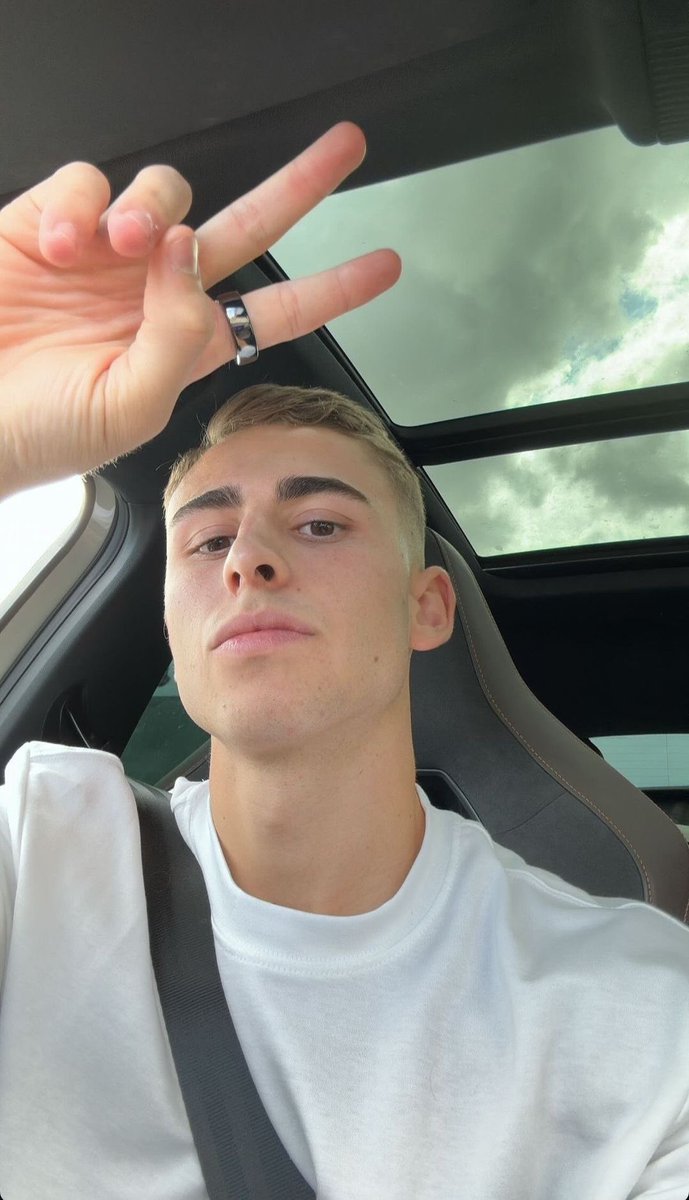 antmin's tweet photo. fermin twink come back to me 🥲 https://t.co/uRoAwdzReO