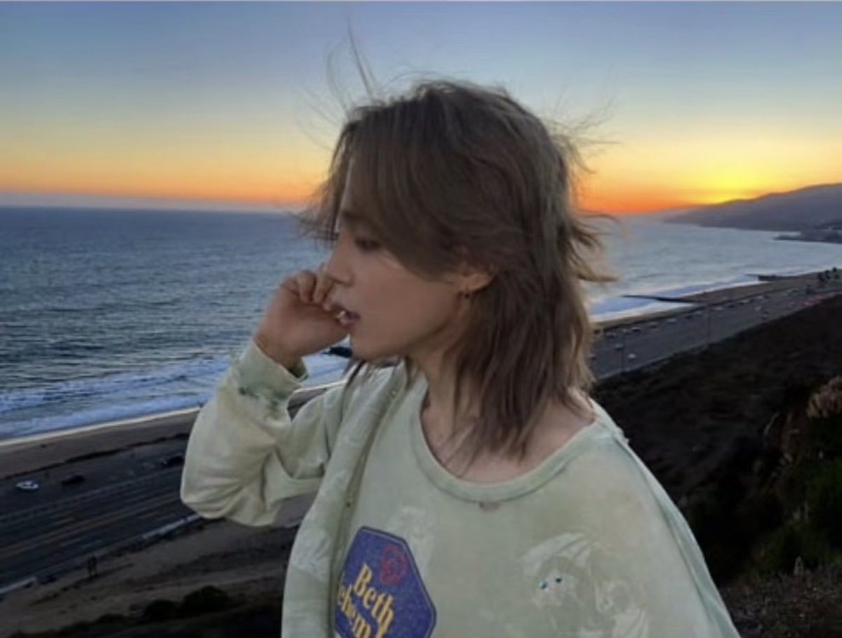 ihrtpji's tweet photo. all the love songs to exist are written for him https://t.co/8eQZXFD2Nm