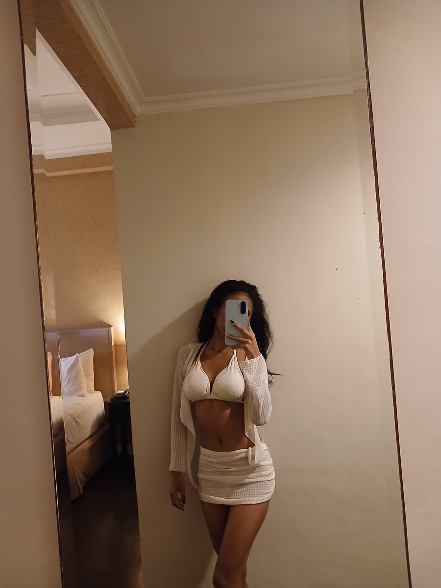 yourloveranna's tweet photo. My skin like chocolate, dark and sweet https://t.co/AnAWtAWaz0