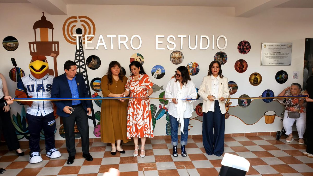 OlegarioMX's tweet photo. 🎙️🎨Radio UAS celebra 55 años con "Frecuencias de Nuestra Memoria". 🎵💿Antiguos vinilos de la emisora fueron convertidos en arte para preservar su historia y memoria sonora.✨🖼️

Más info:
https://t.co/AnbVK07GVA

#UAS  #radiouas #arte #cultura #escuela #memoriasonora https://t.co/JyScbi0DNM
