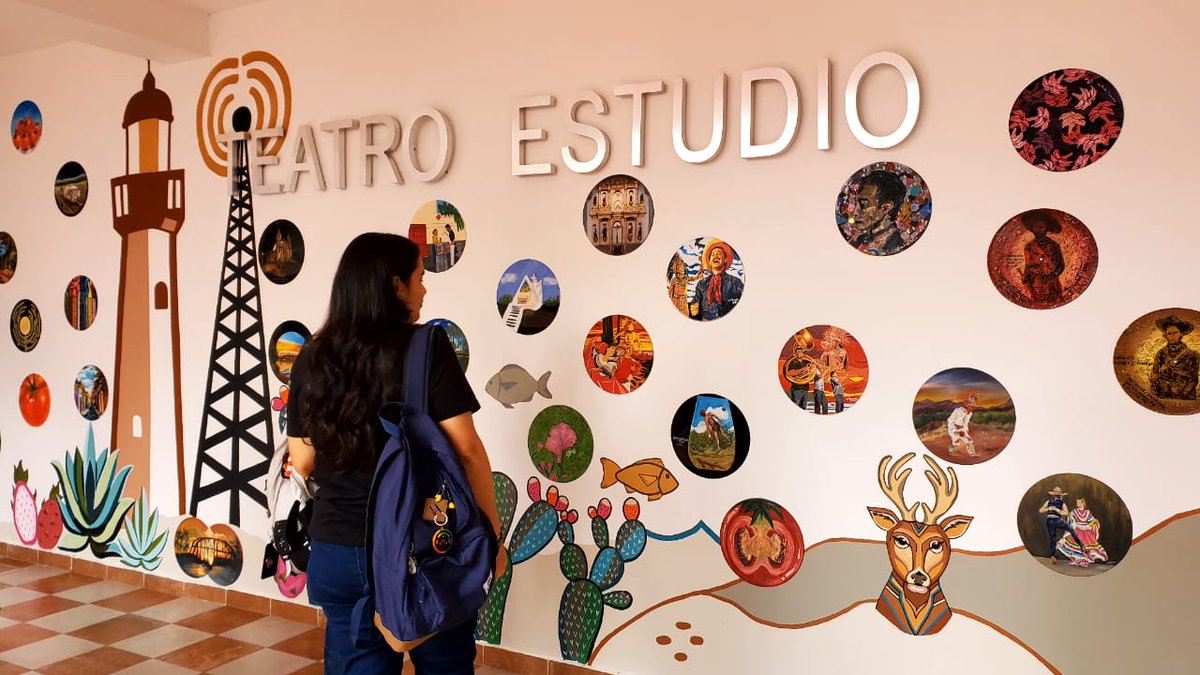 OlegarioMX's tweet photo. 🎙️🎨Radio UAS celebra 55 años con "Frecuencias de Nuestra Memoria". 🎵💿Antiguos vinilos de la emisora fueron convertidos en arte para preservar su historia y memoria sonora.✨🖼️

Más info:
https://t.co/AnbVK07GVA

#UAS  #radiouas #arte #cultura #escuela #memoriasonora https://t.co/JyScbi0DNM
