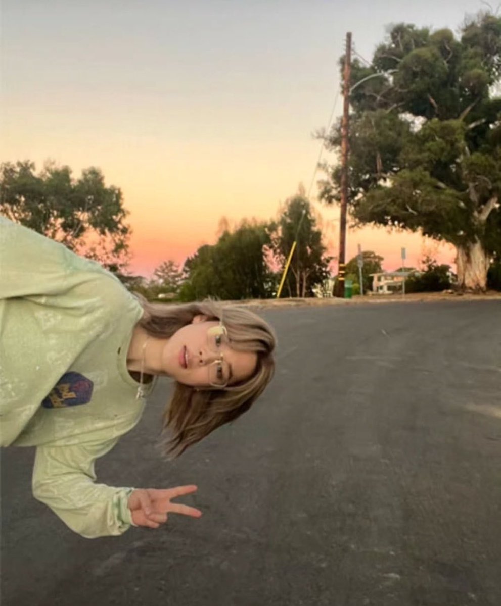 cocojm_0t7's tweet photo. the way these pics look like they’ve been sent from phone to phone to phone before reaching his Instagram 😭 why is the quality like this https://t.co/ur1AhdEvy1