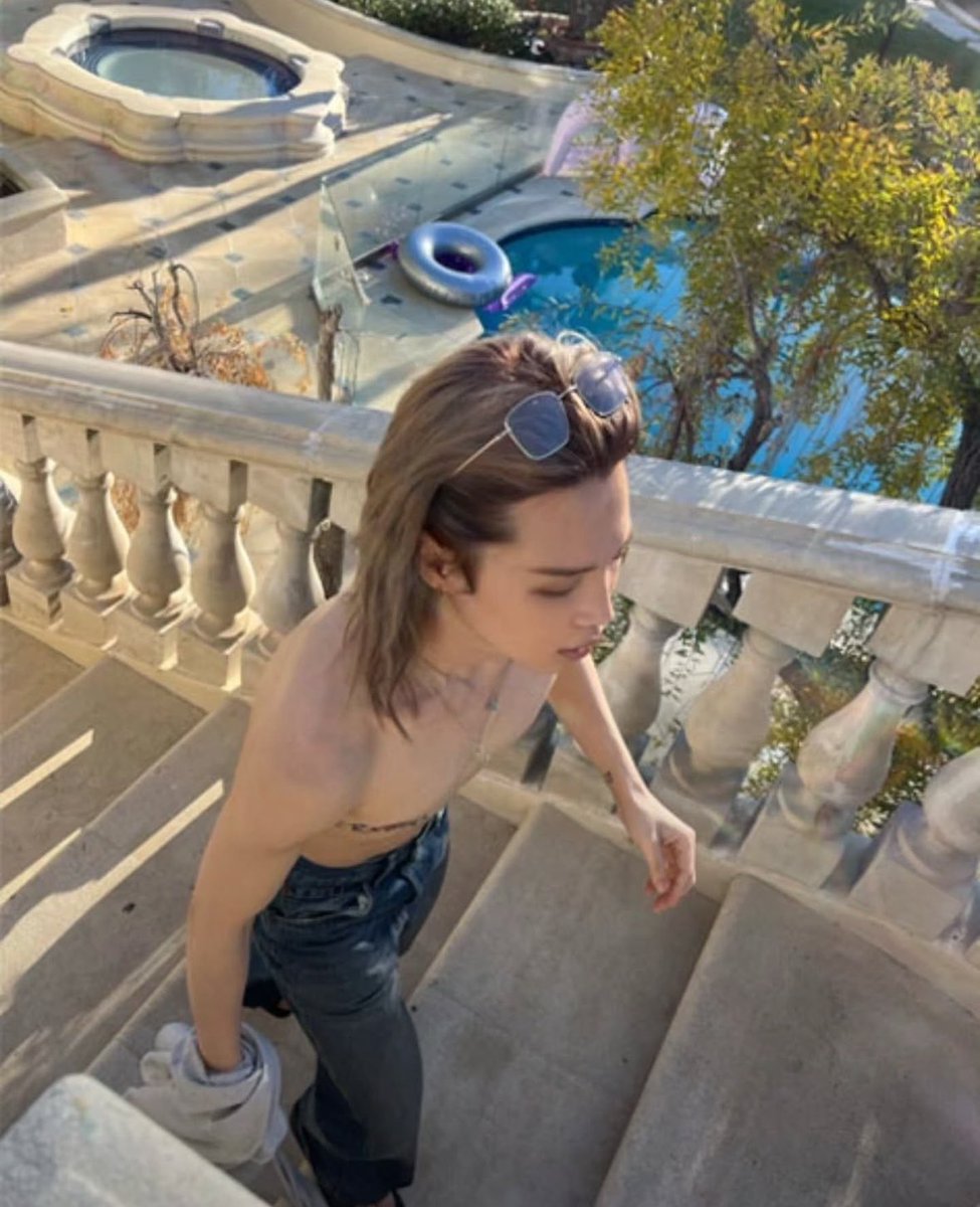 cocojm_0t7's tweet photo. the way these pics look like they’ve been sent from phone to phone to phone before reaching his Instagram 😭 why is the quality like this https://t.co/ur1AhdEvy1