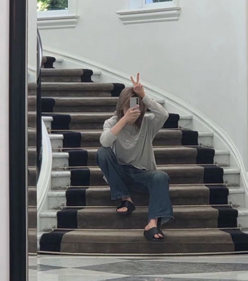 cocojm_0t7's tweet photo. the way these pics look like they’ve been sent from phone to phone to phone before reaching his Instagram 😭 why is the quality like this https://t.co/ur1AhdEvy1
