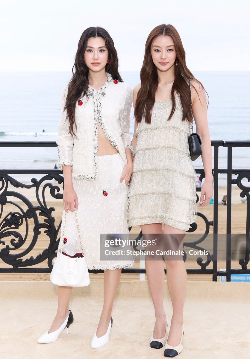 ecbae_'s tweet photo. Getty Images curse didn’t work on Lenamiu, they slay every single time 

#CHANELSS27xLenaMiu
#LalinaLena @lena__lorena
#MiuNatsha @miunatshaa​
#CHANELSpringSummer 
#CHANEL #PFW @CHANEL https://t.co/UWQIO7VjQs