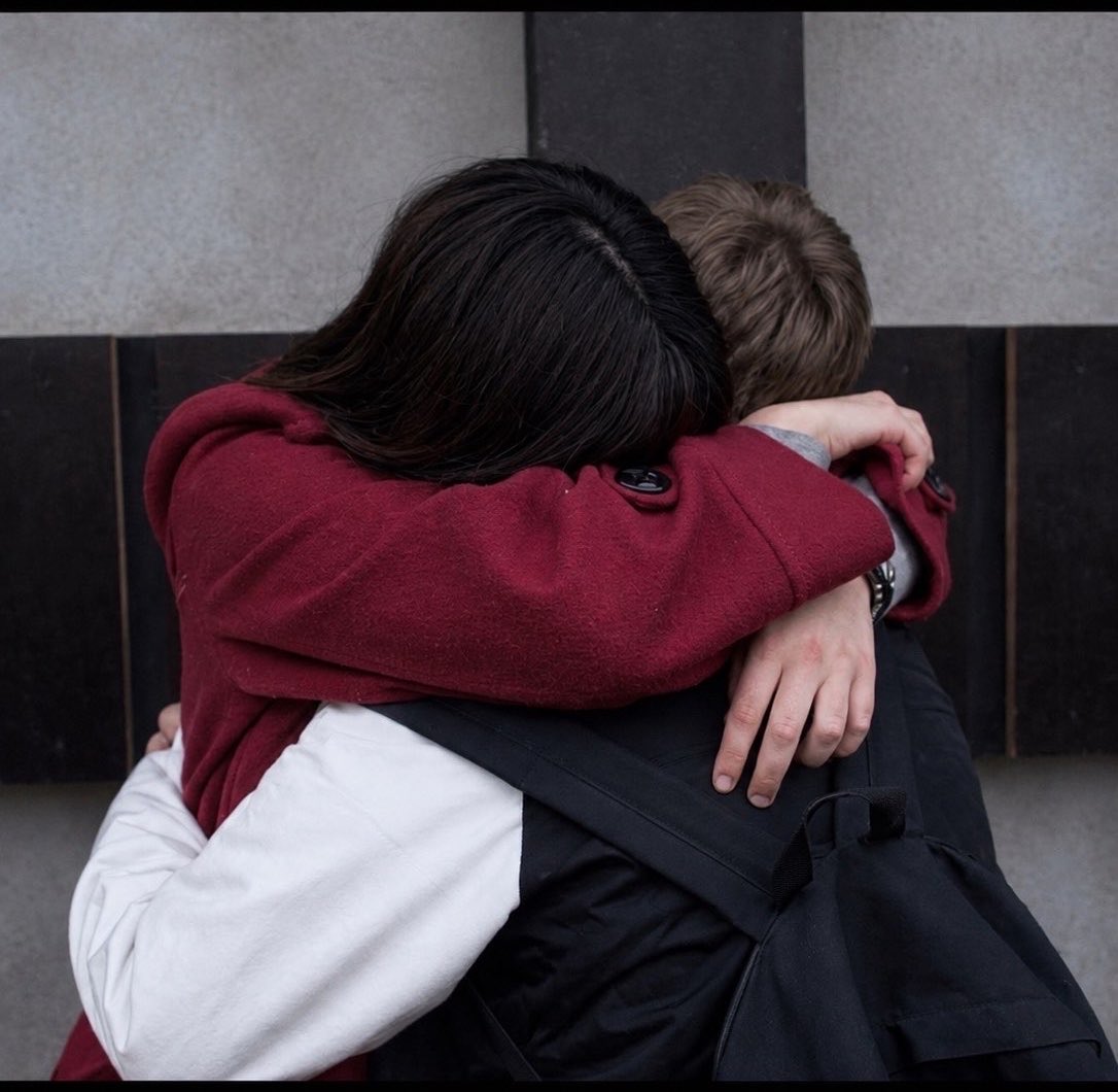 bbbbbhx4's tweet photo. only ur hug can make me want to live more https://t.co/Y2Mbptw8vl