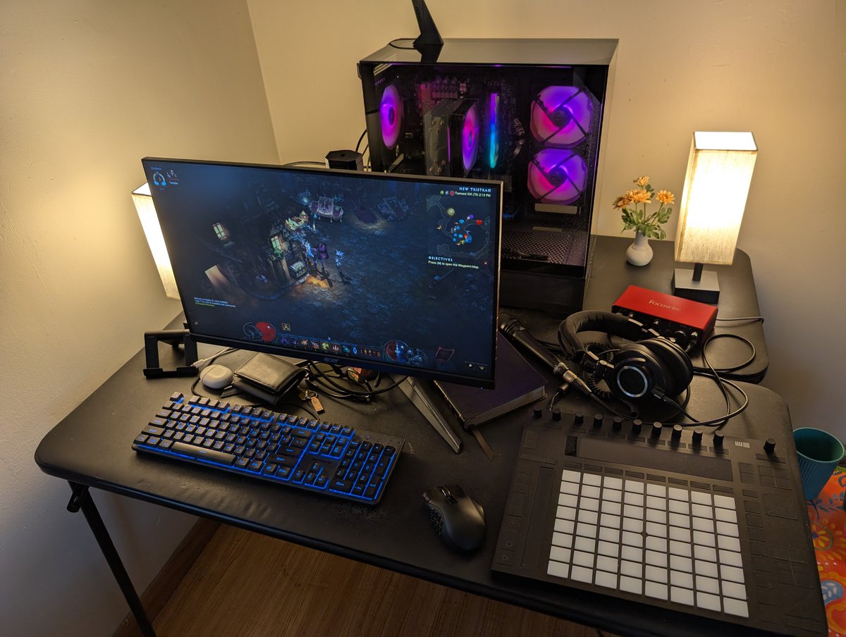 MorpheusProFail's tweet photo. I got 2 lamps so I don't have to use the big light lol. Kinda cozy. https://t.co/hMl6oKI7q8