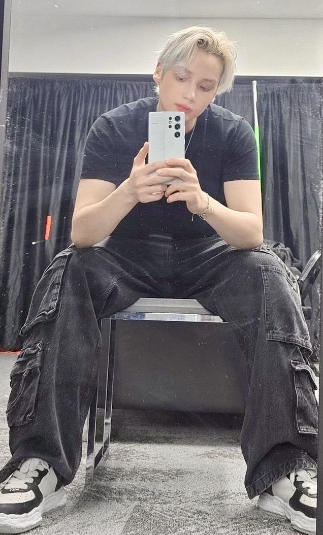 ningdungrie's tweet photo. as a fandom we really need to talk about how kai was keeping us FED during 2025 https://t.co/dsAZthXhgX