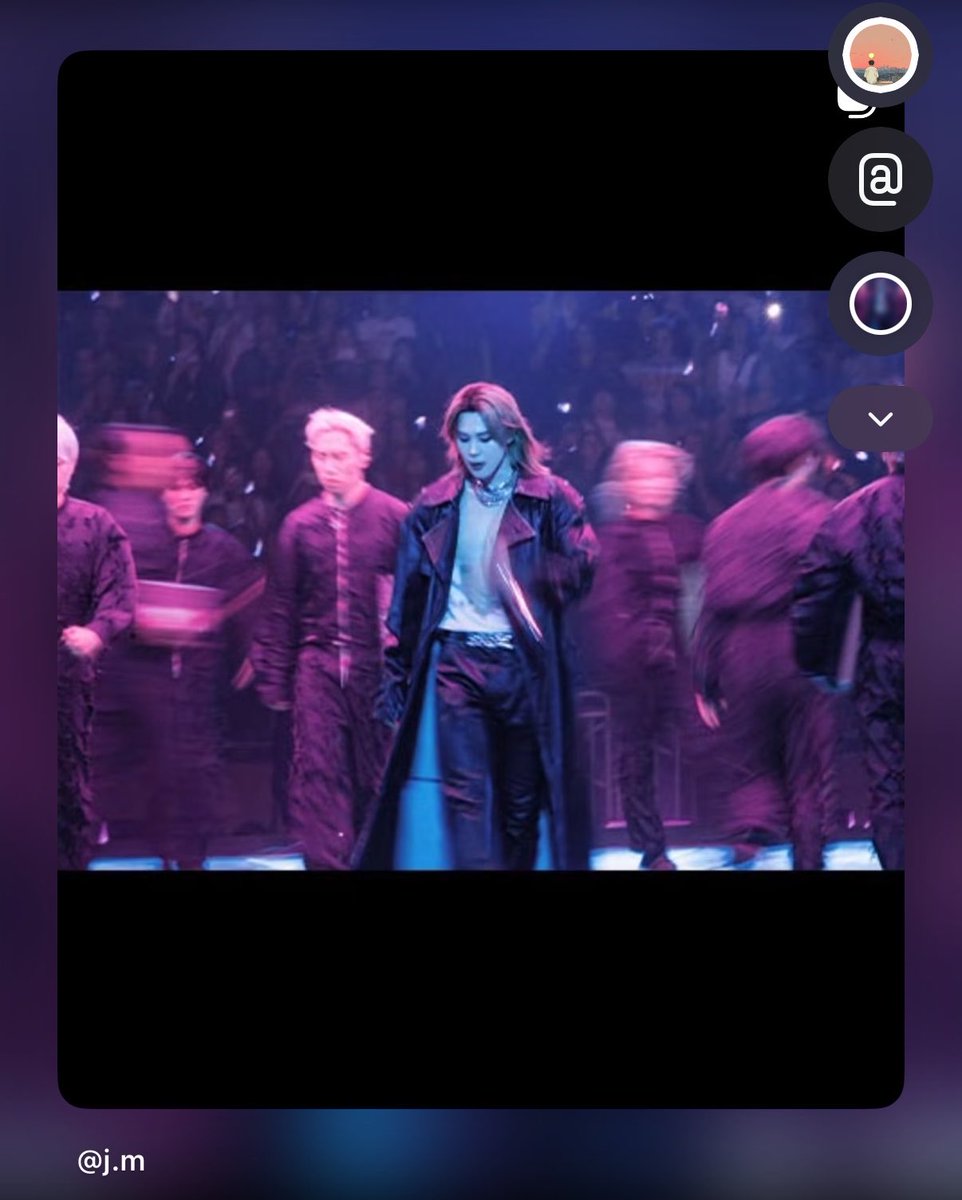 jminahs's tweet photo. idk if anyone else noticed but he always adds borders so pics fit together even tho insta lets you put pics of different sizes together now but he probably doesn't know and these back and forth kill the quality please be gentle with him he's trying https://t.co/z3Q8grtYbu