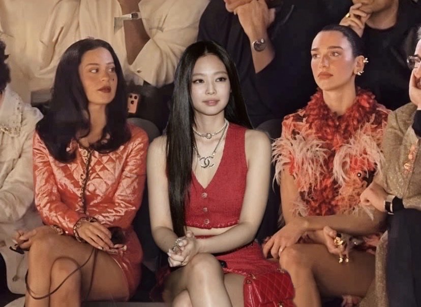 65kooki's tweet photo. Since Jennie didn’t attend Chanel’s show i had to put her between Dua and Alexa https://t.co/Ja2ylmXu3A