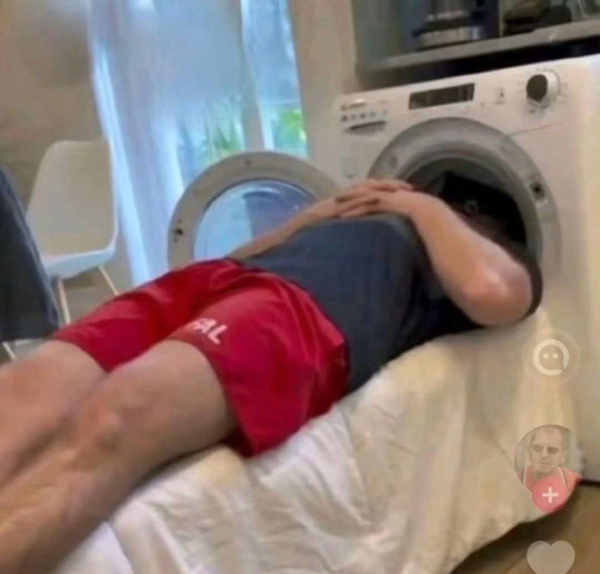 Abs261's tweet photo. When you informed your Boss that you can't come to office as you are at the hospital getting an MRI and Boss asked to send the proof 🤪🤪 https://t.co/9CQ7Jroel5