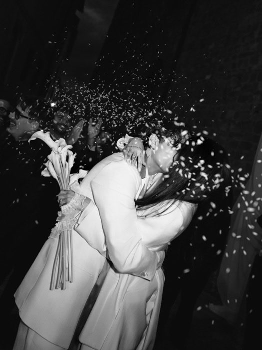 Indie5051's tweet photo. Dove Cameron comparte fotos de su boda con Damiano David:

«9.24.26 💍 3 años después de nuestra primera cita en Nueva York» https://t.co/jtrDSujyeG