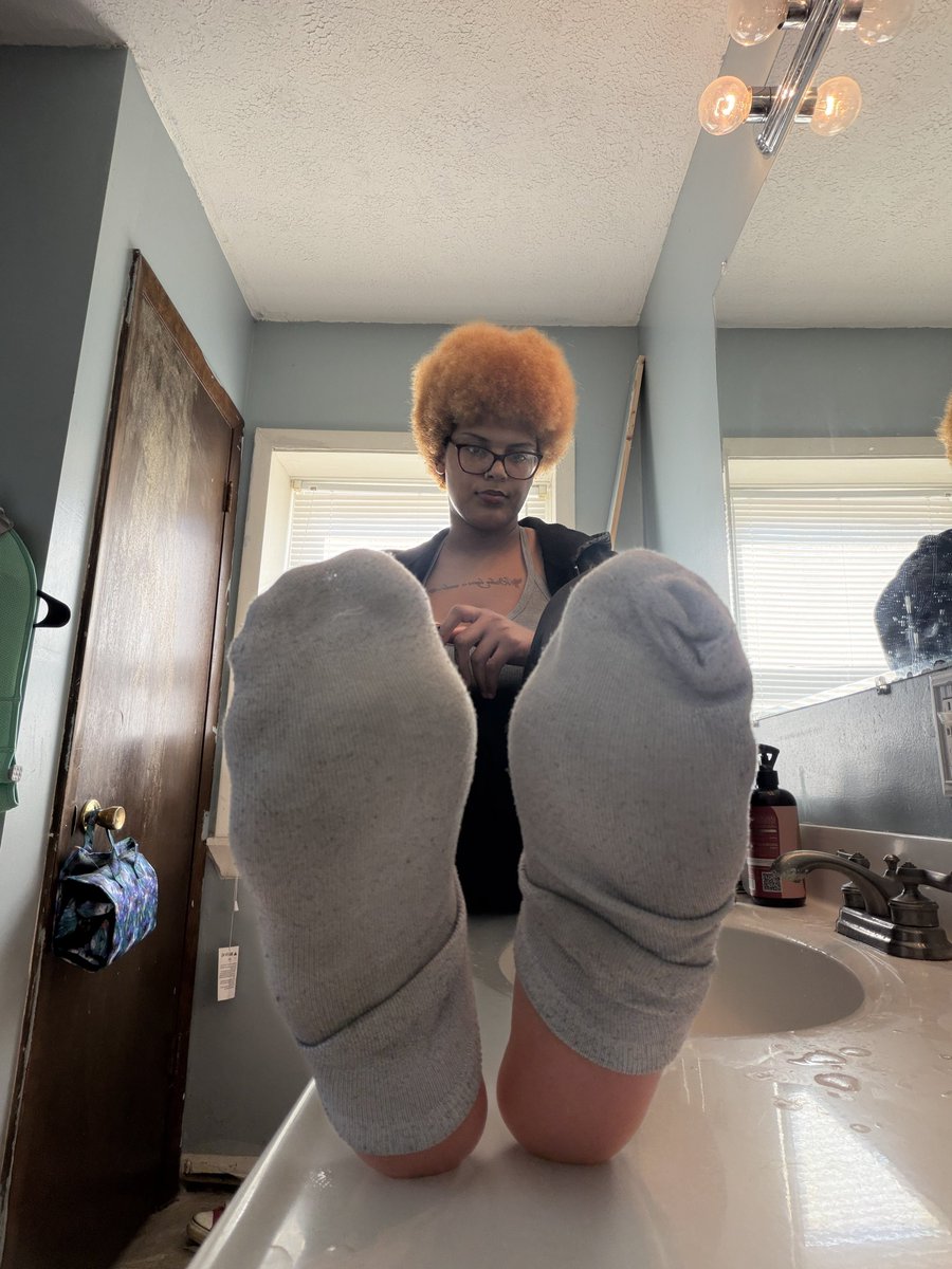 malaylayland's tweet photo. Sweaty socks for your Monday https://t.co/HzKhJIpNqg