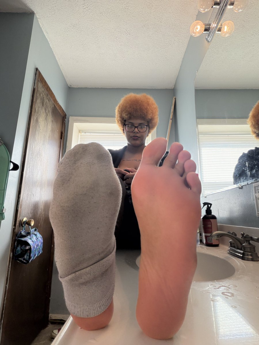 malaylayland's tweet photo. Sweaty socks for your Monday https://t.co/HzKhJIpNqg