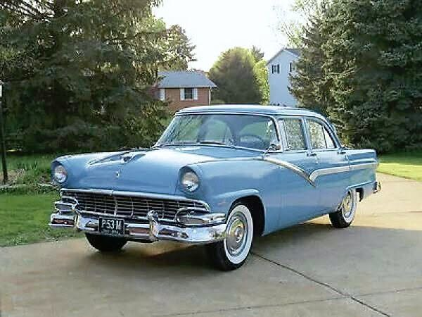 Bella250689's tweet photo. Does anyone know what year this car is from? https://t.co/9bjVMFmDOd