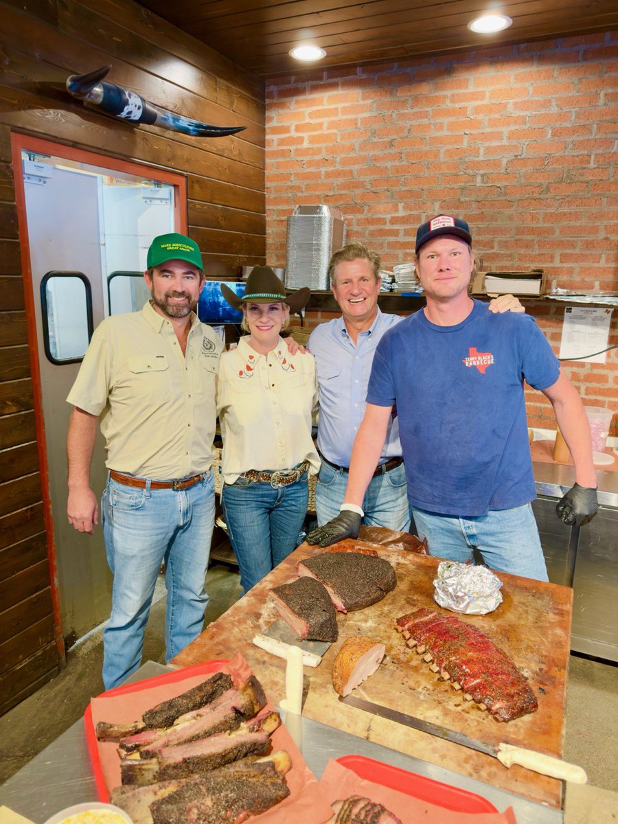 DrBuckinghamTX's tweet photo. There is no place quite like Lockhart, the BBQ capital of Texas and the heart of conservative country!

It's always an honor to stand alongside my good friends @natesheetsforTX and @StanGerdesforTX fighting for this incredible community. We must vote Republican from the top of the ballot to the bottom!🌟#KeepTexasRed