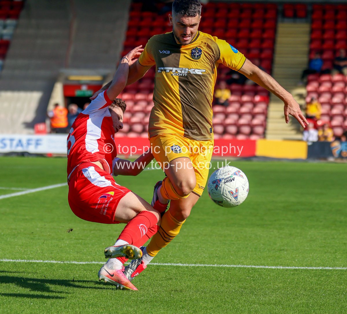 toppiccouk's tweet photo. (1/2) @khfcofficial 1 v 1 @suttonunited in the @NL_Enterprise on 3/10/26 #freelance #sports #photographer all images copyright #getintouch for use, prints, event booking - https://t.co/BgneqQNo9y https://t.co/FG54k5erVX