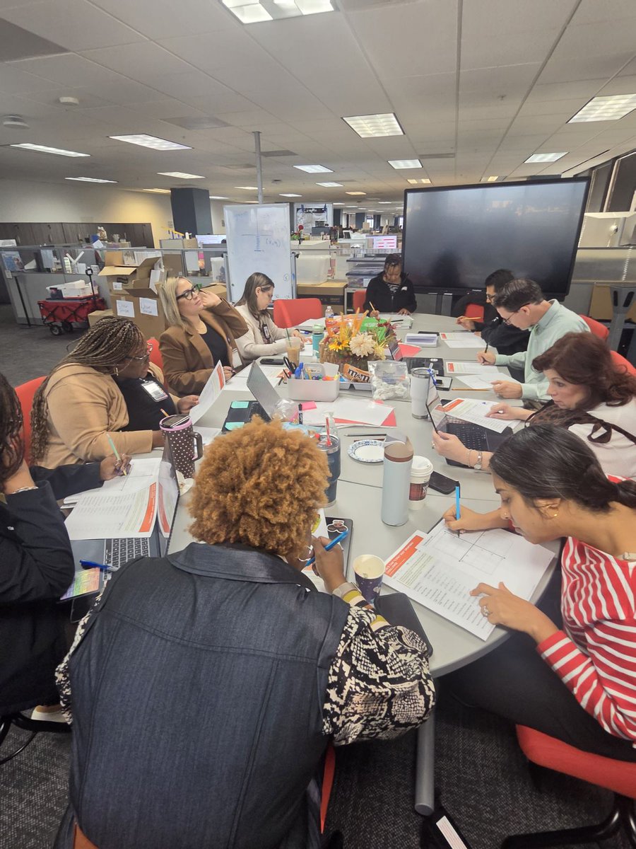disdstemmath's tweet photo. Our "Monday Math Therapy" was inspired by the State Fair of Texas, graphing equations with domain and range restrictions. This is how we do it! @Dallasacademics @AaronDaffern @DrElenaSHill https://t.co/Ptu88qBI9Y